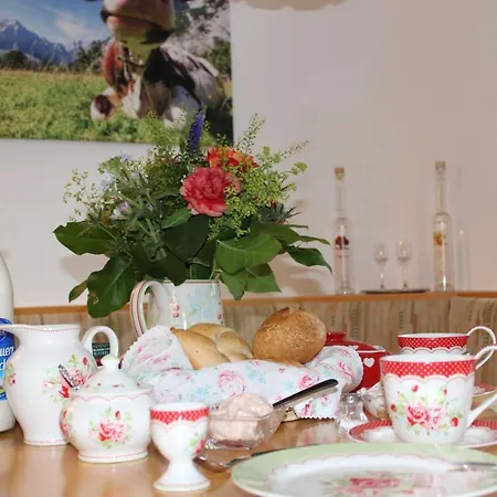 Haus Alpenblick 펜션 외치